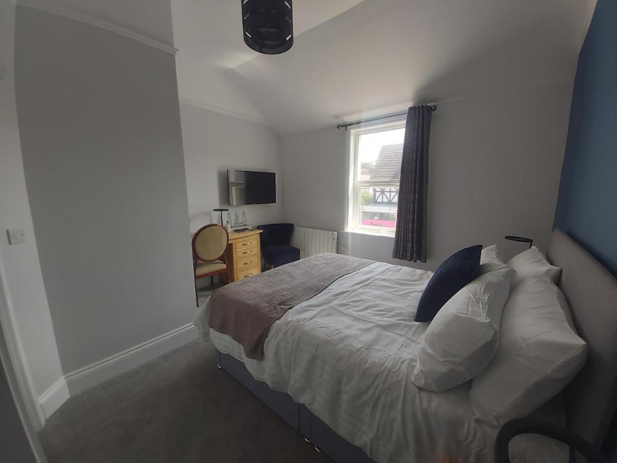 Bed and Breakfast Bay House Totland  Екстер'єр фото