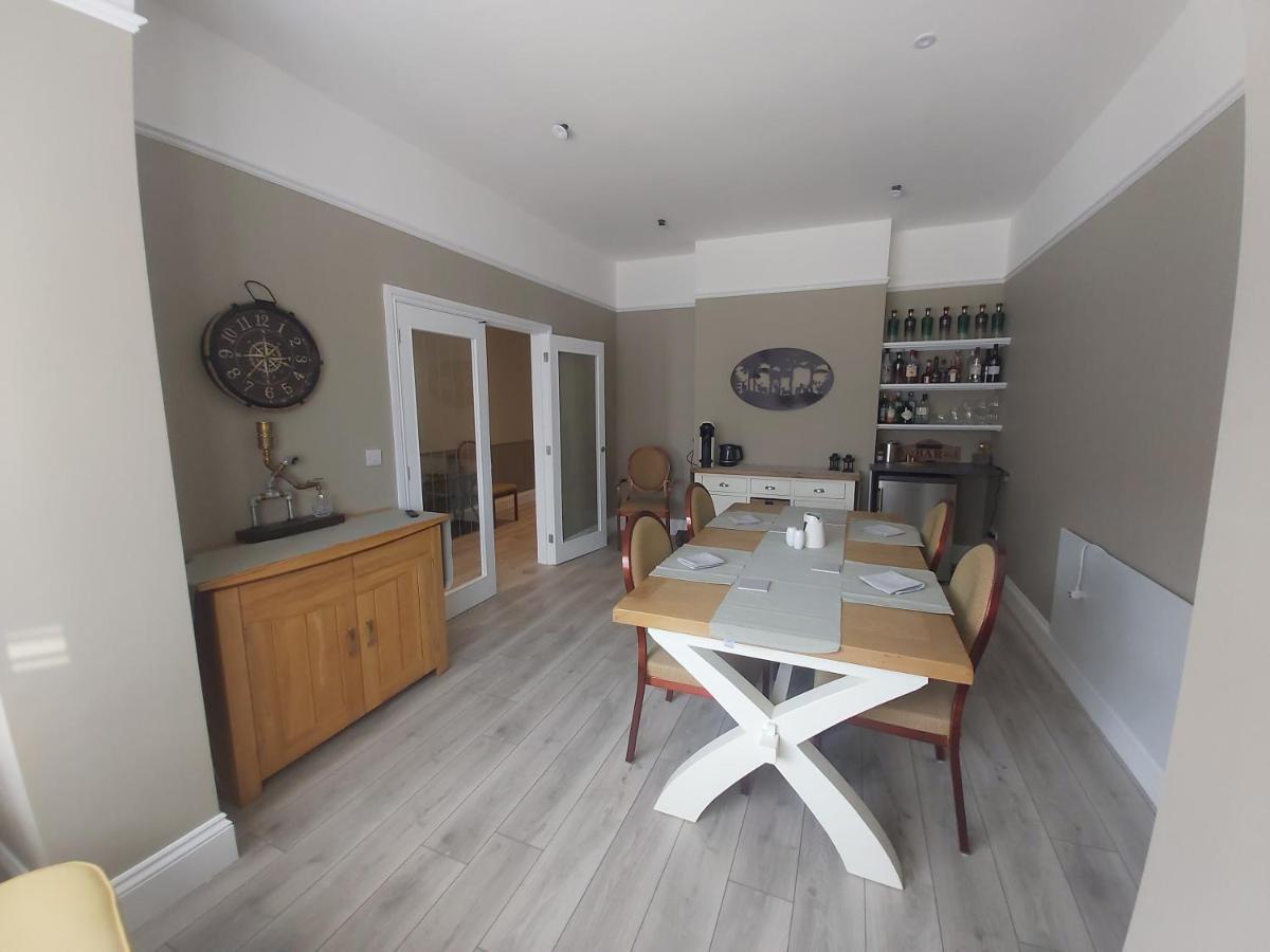 Bed and Breakfast Bay House Totland  Екстер'єр фото