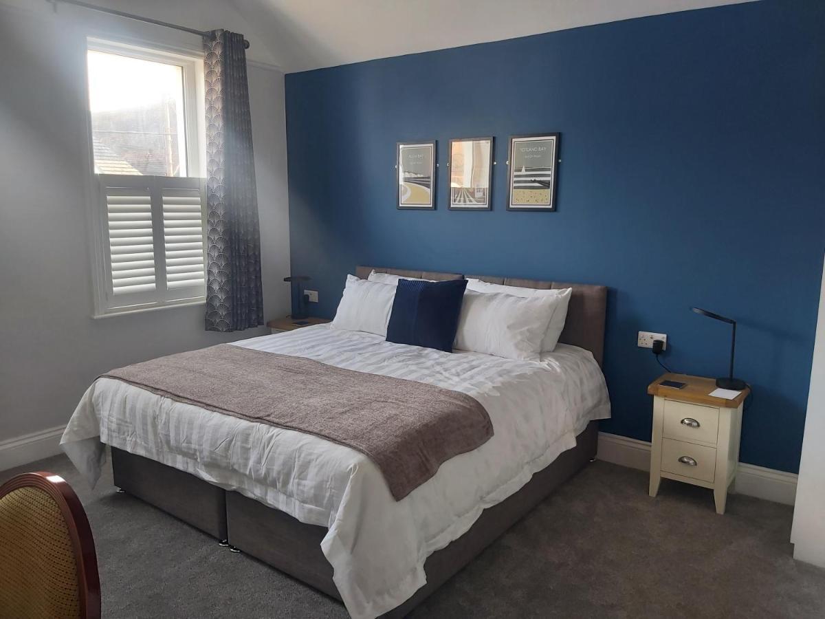Bed and Breakfast Bay House Totland  Екстер'єр фото